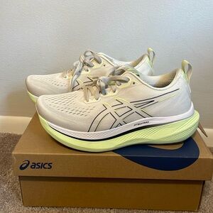 ASICS Glideride max size 8 WIDE